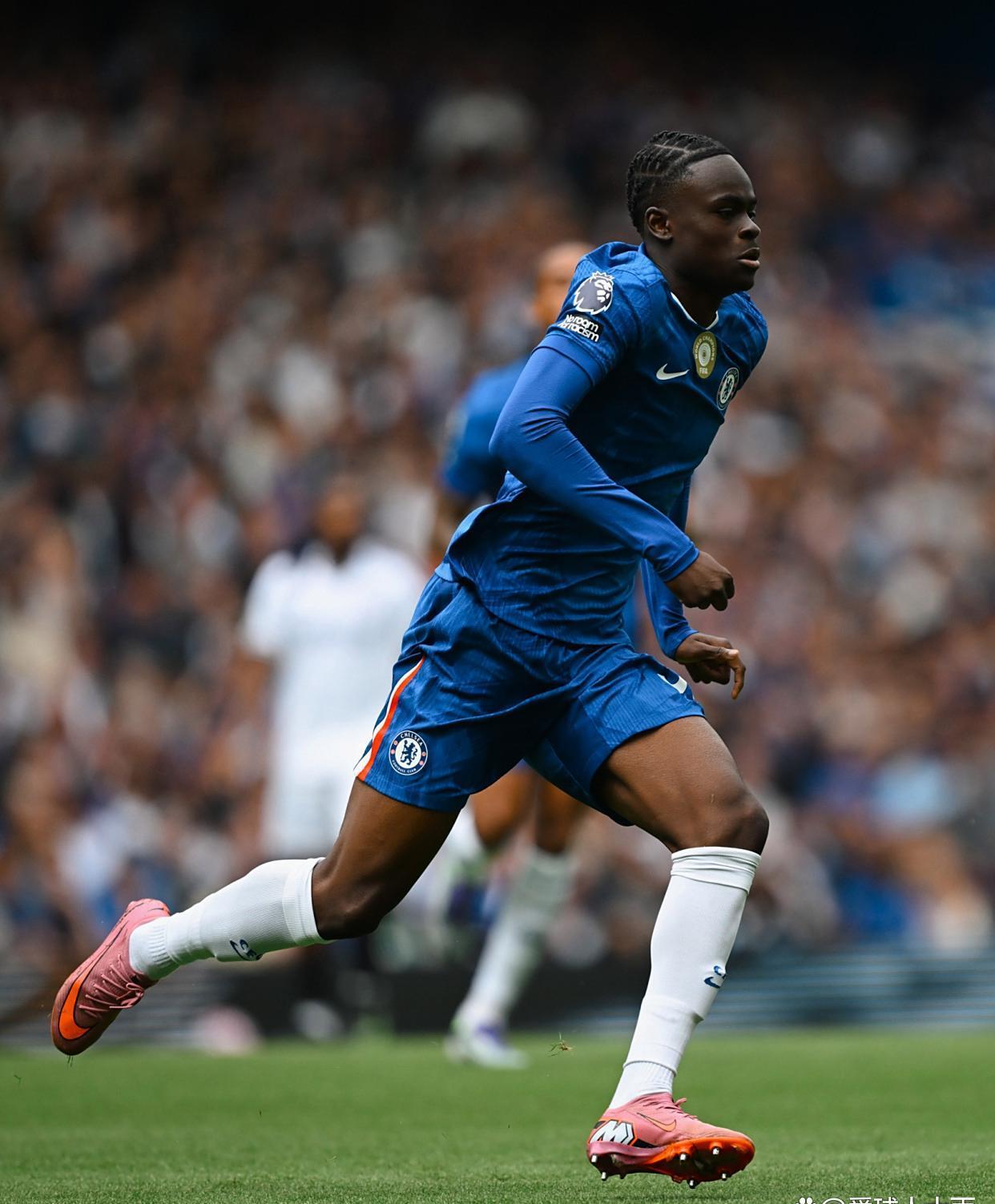 今晨瓦伦西亚备战英超，回应争议细节曝光，管理层满意，球队文化再被提及的简单介绍